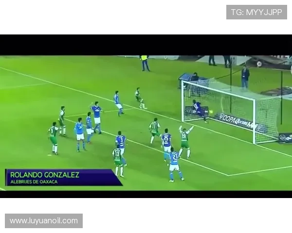 戴头带的足球球星有哪些他们的独特风格和比赛表现分析