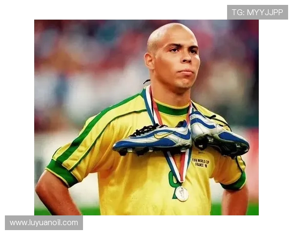 足球历史十大传奇球星精彩集锦 见证足坛巅峰时刻与不朽经典