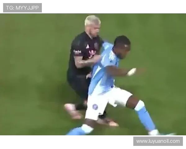 足球界一碰就倒的球星:演技与真实受伤的边界究竟在哪里 足球界一碰就倒的球星:演技与真实受伤的边界究竟在哪里